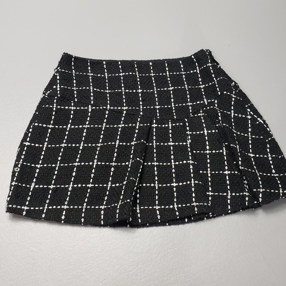 BCBGeneration black and white tweed mini skirt women's size 2